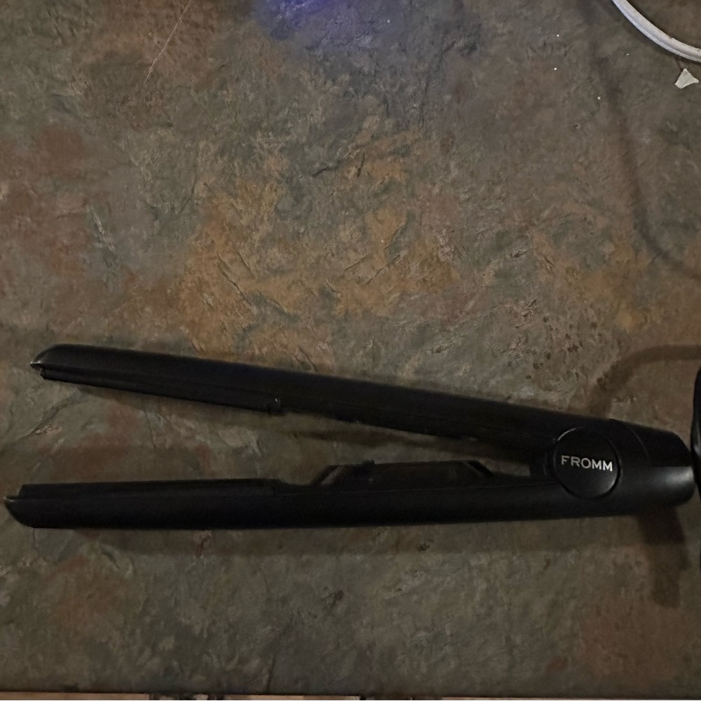 Fromm Black Hair Straightener